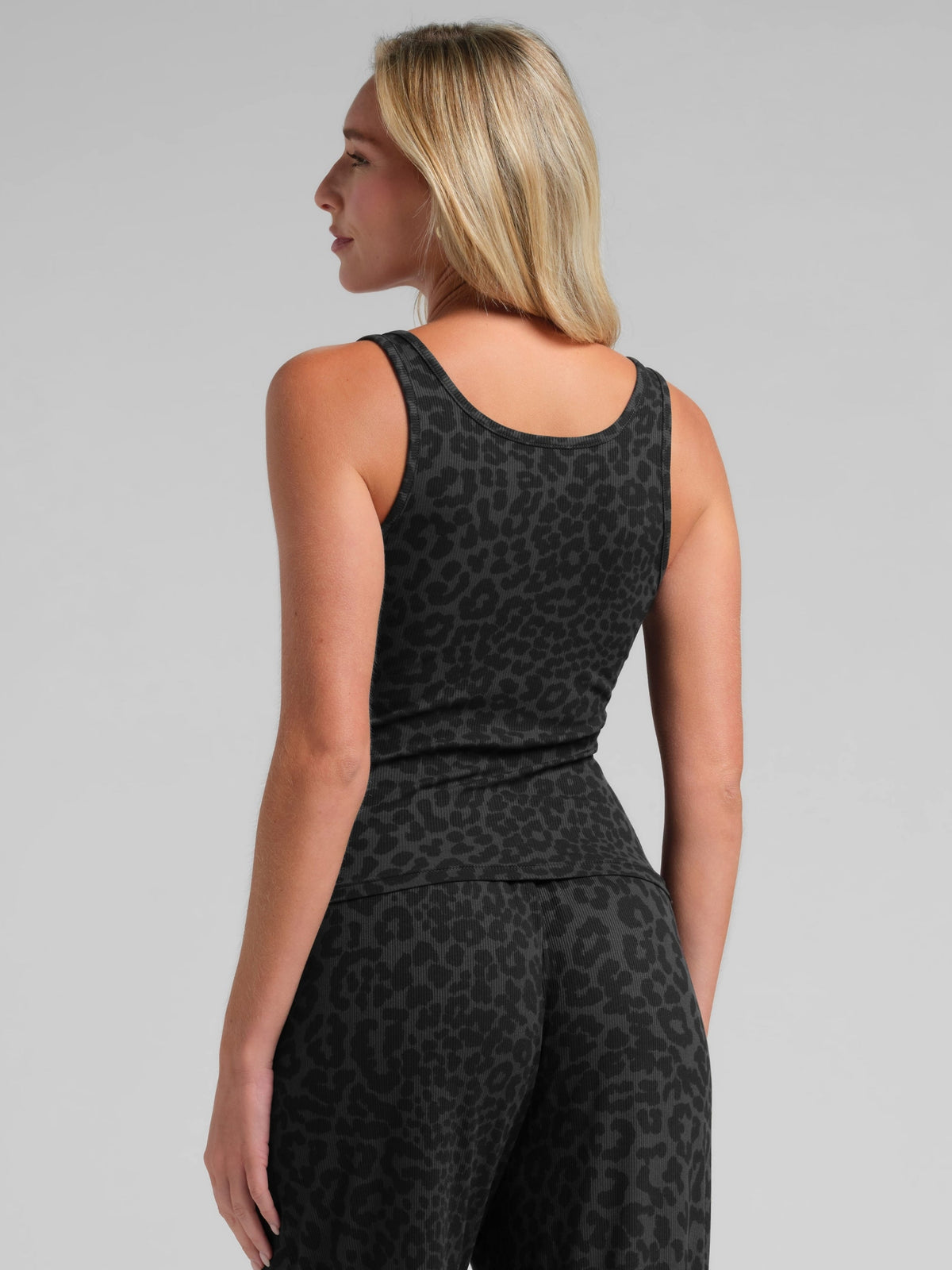 Rib Contour Waist Length Tank